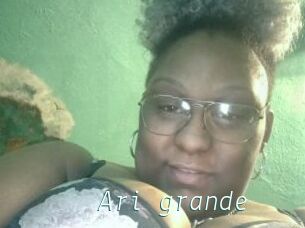 Ari_grande