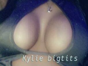 Kylie_bigtits