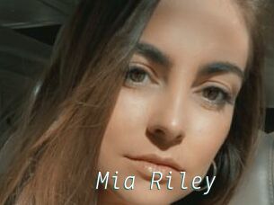 Mia_Riley