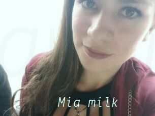 Mia_milk