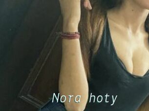 Nora_hoty